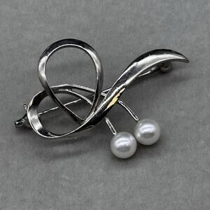 Beautiful Vintage Mikimoto Sterling Silver Akoya Pearls Brooch